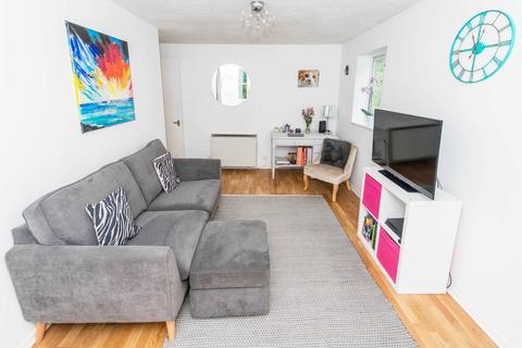 203 Autumn Drive, Sutton, SM2 5FA