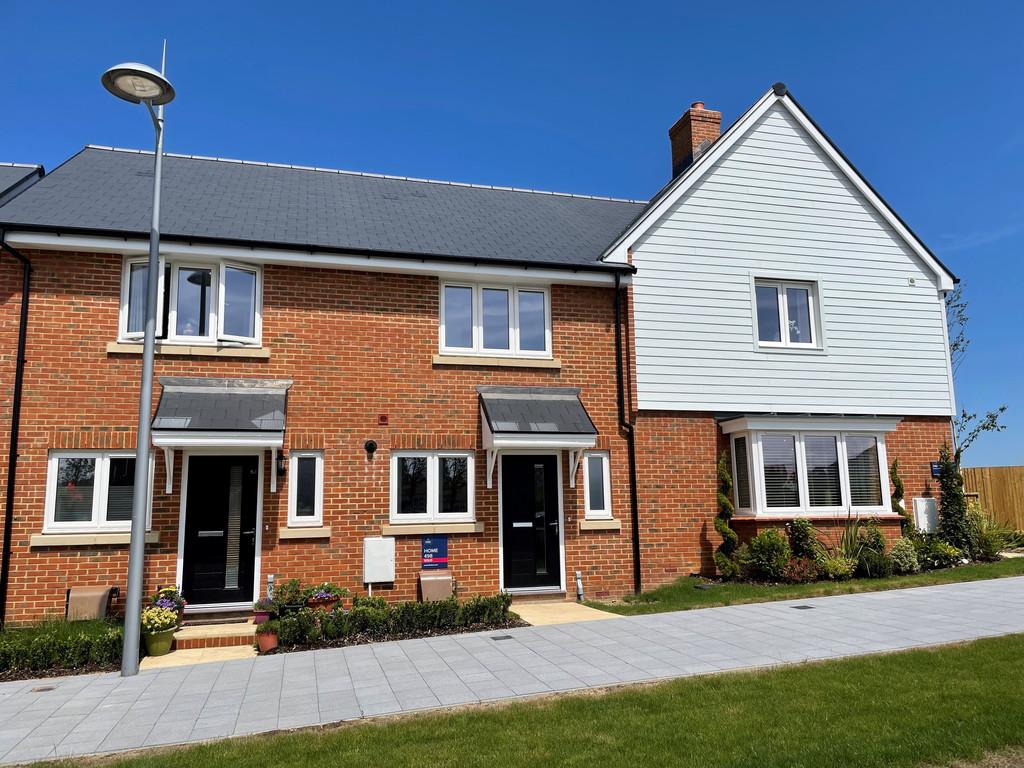 Calvert Link, Kilnwood Vale, Faygate 2 bed terraced house £1,350 pcm