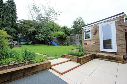 145 Rickman Hill, Coulsdon, CR5 3DU