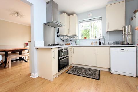 145 Rickman Hill, Coulsdon, CR5 3DU