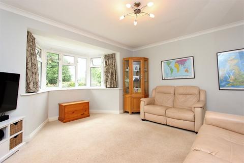 145 Rickman Hill, Coulsdon, CR5 3DU