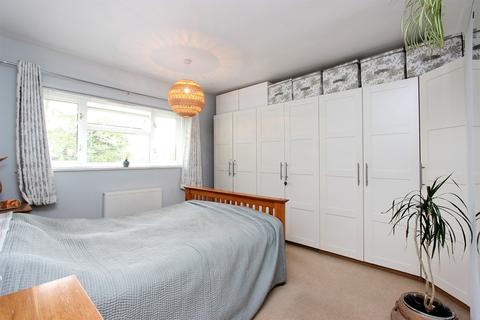 145 Rickman Hill, Coulsdon, CR5 3DU