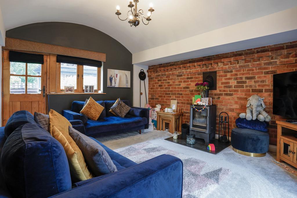 Mill Court, Alvechurch, B48 7JY 3 bed barn conversion £435,000
