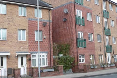 4 bedroom townhouse to rent, Chorlton Road, Hulme, Manchester. M15 4AU.