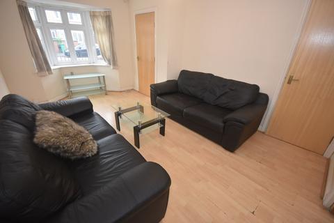 4 bedroom townhouse to rent, Chorlton Road, Hulme, Manchester. M15 4AU.