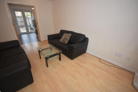 4 bedroom townhouse to rent, Chorlton Road, Hulme, Manchester. M15 4AU.