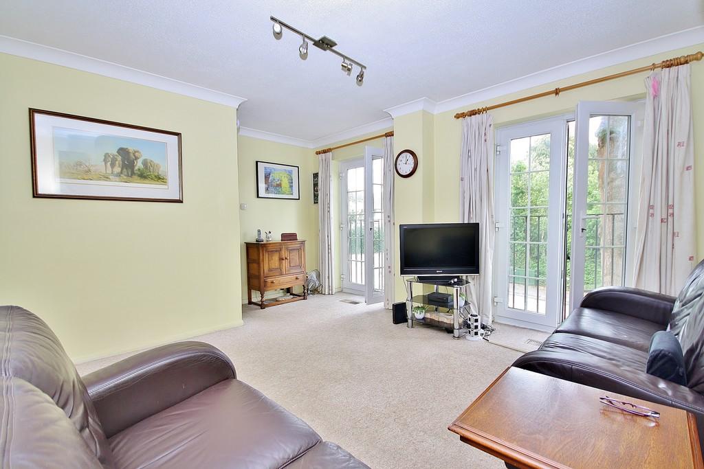 White Rose Lane, Woking 3 bed townhouse £500,000