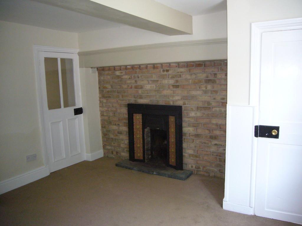 High Street, Carlton, Nr Goole, DN14 9LY 3 bed cottage £850 pcm (£196 pw)