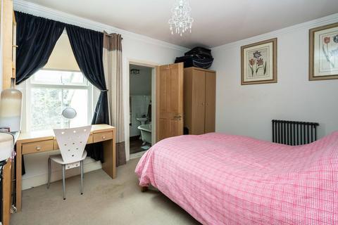 21 Mount Street, Dorking, RH4 3HX