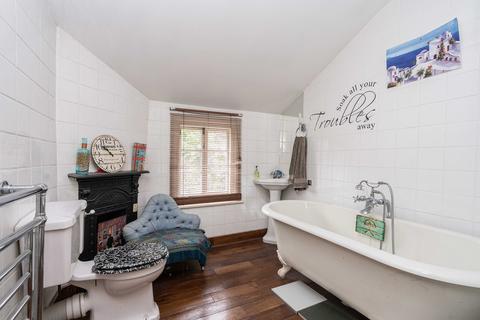 21 Mount Street, Dorking, RH4 3HX