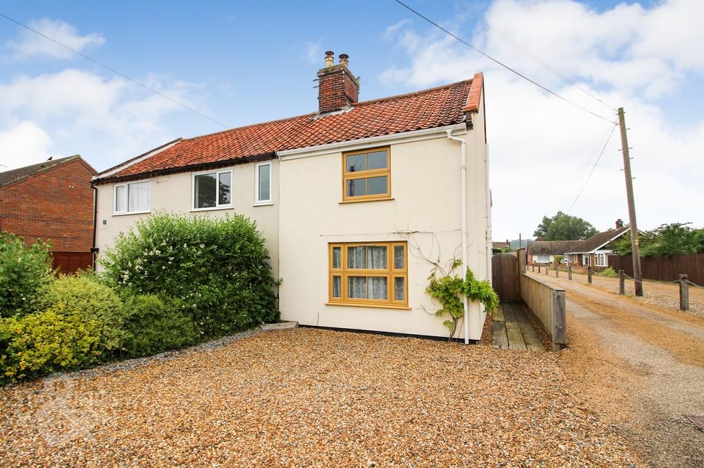 Loddon Road, Ditchingham, Bungay 2 bed semidetached house £265,000