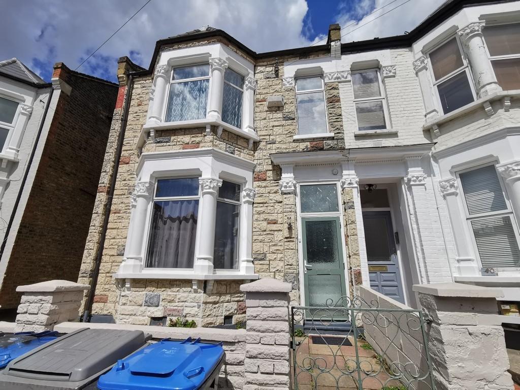 Buchanan Gardens, London 5 bed end of terrace house £3,500 pcm (£808 pw)