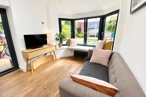 80 Randolph Road, Glasgow, G11 7EE
