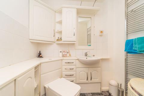 17 Castlecroft Lane, Wolverhampton, WV3 8JX