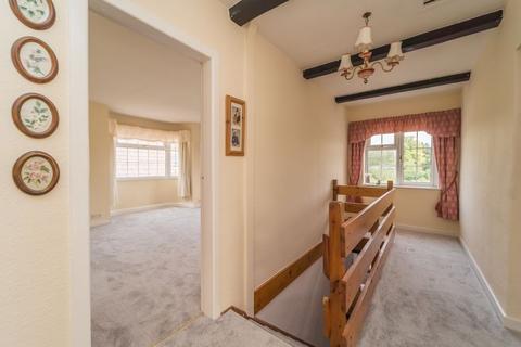 17 Castlecroft Lane, Wolverhampton, WV3 8JX