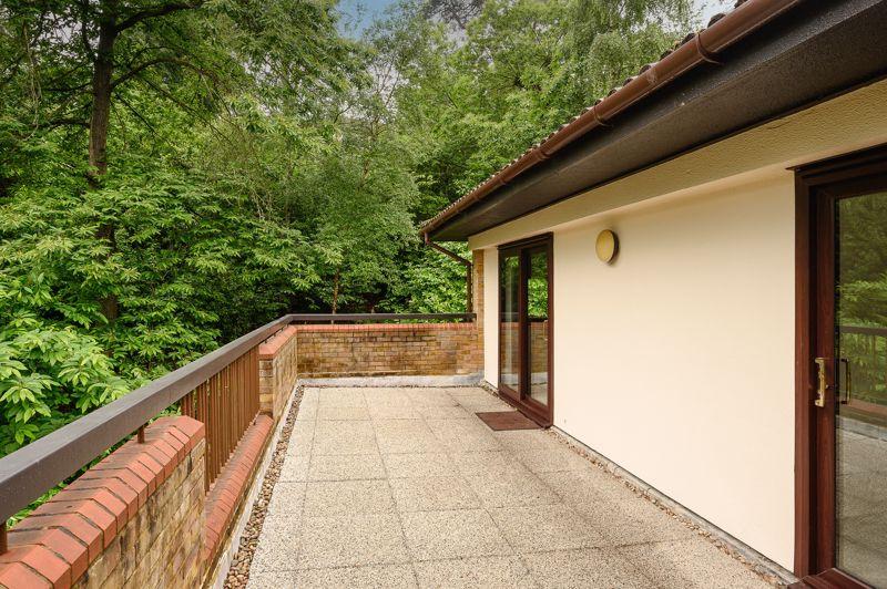 The Warren, Oxshott 2 bed apartment £525,000