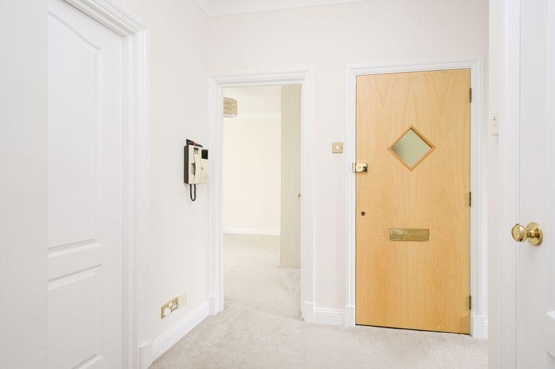 The Warren, Oxshott 2 bed apartment £525,000