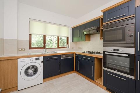 8, Ash Court The Warren, Oxshott, Leatherhead, KT22 0SB