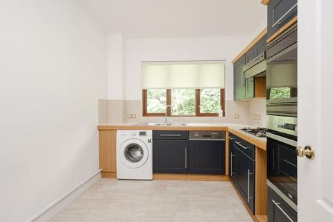 8, Ash Court The Warren, Oxshott, Leatherhead, KT22 0SB