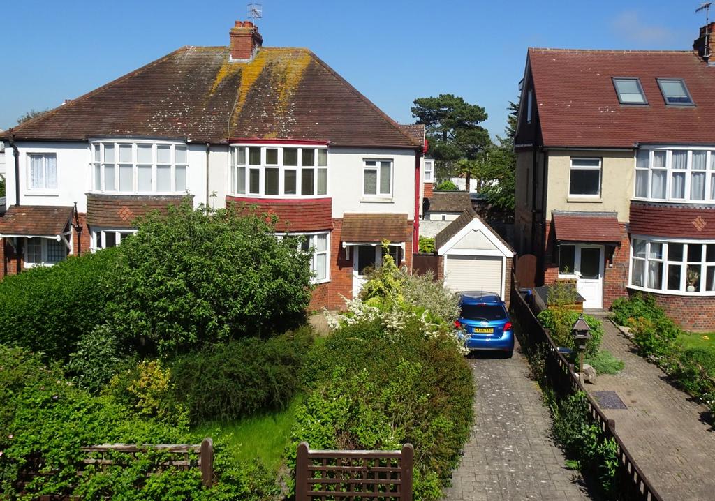 Grand Avenue, Worthing, West Sussex, BN11 3 bed semidetached house £