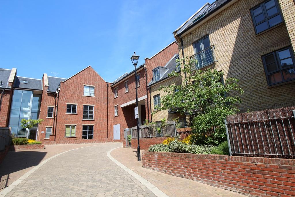 Coopers Yard, Hitchin, SG5 2 bed flat £1,050 pcm (£242 pw)