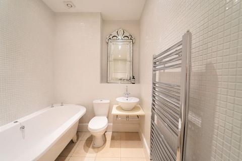 8c Carlton Vale, London, NW6 5EE