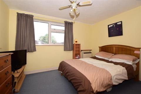 124 Hazelmere Close, Leatherhead, KT22 7XA