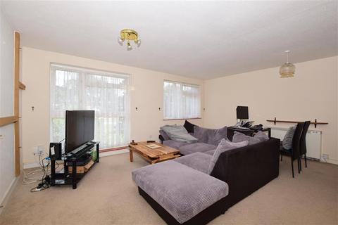 124 Hazelmere Close, Leatherhead, KT22 7XA