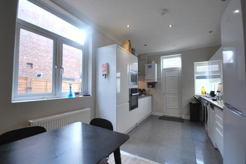 5 bedroom terraced house to rent, Slade Lane, Fallowfield, Manchester, M19 2BY