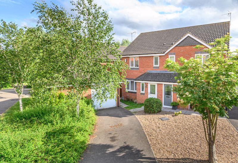 Melford Close, Oakley Vale, Corby 3 bed semidetached house £200,000