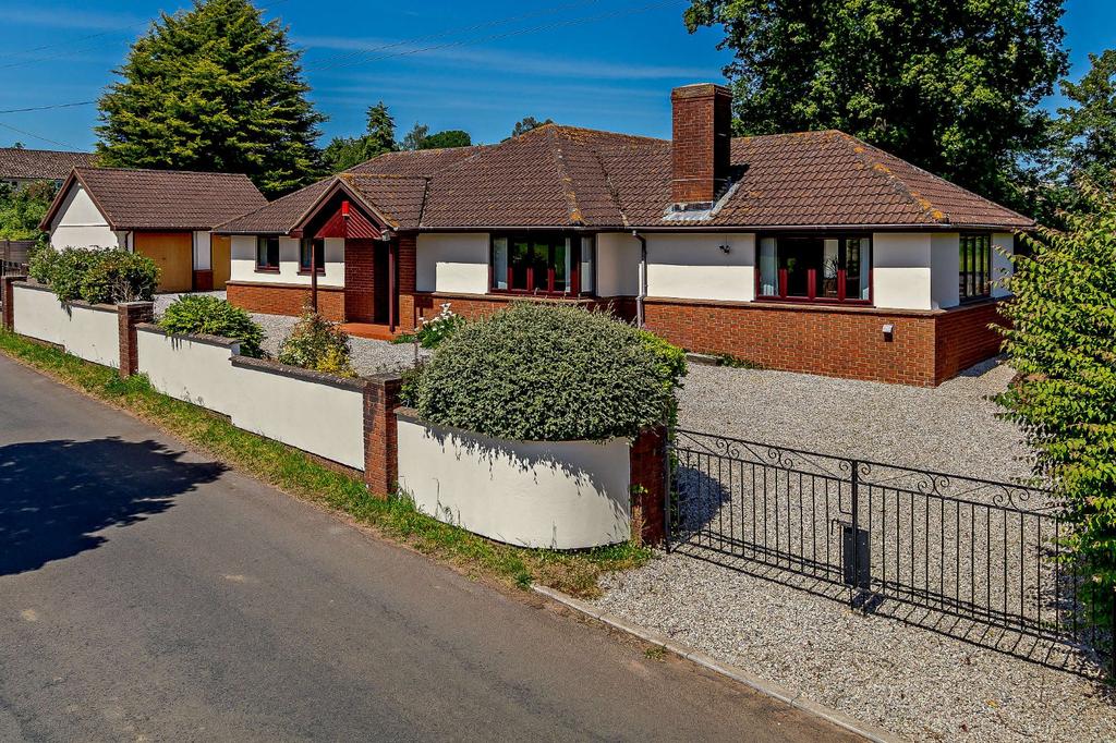 Poltimore, Exeter, Devon 4 bed bungalow £625,000