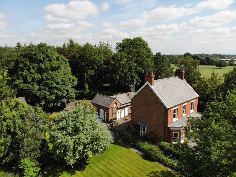 Wrexham Road, Burland, Nantwich, Cheshire 3 bed equestrian property £