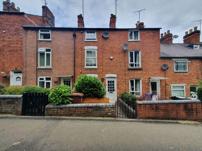 Broughton Road Banbury Renovated town centre cottage with garden 2