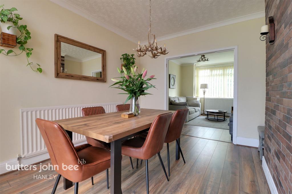 Bank Hall Road, Burslem, SOT, ST6 7DT 3 bed semidetached house £