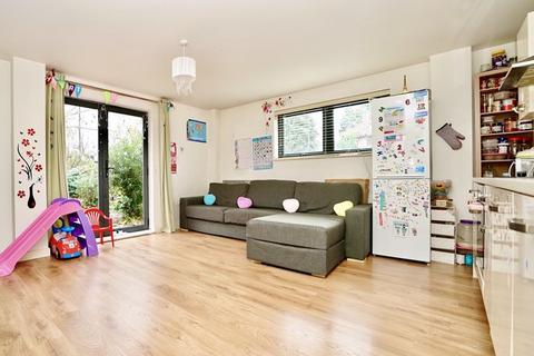 2 bedroom ground floor maisonette to rent, Hawkins Court, Princes Street, Huntingdon