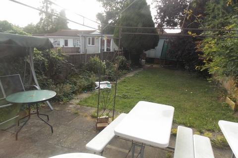 1 bedroom in a house share to rent, Parkfield Avenue, Uxbridge, UB10