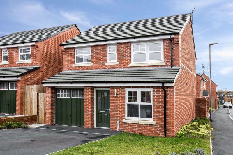 Hopefield Drive, Salford 3 bed detached house £300,000