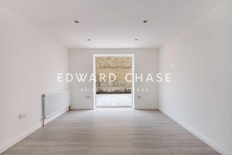 Katherine Road, London, E7 1 bed apartment £999 pcm (£231 pw)