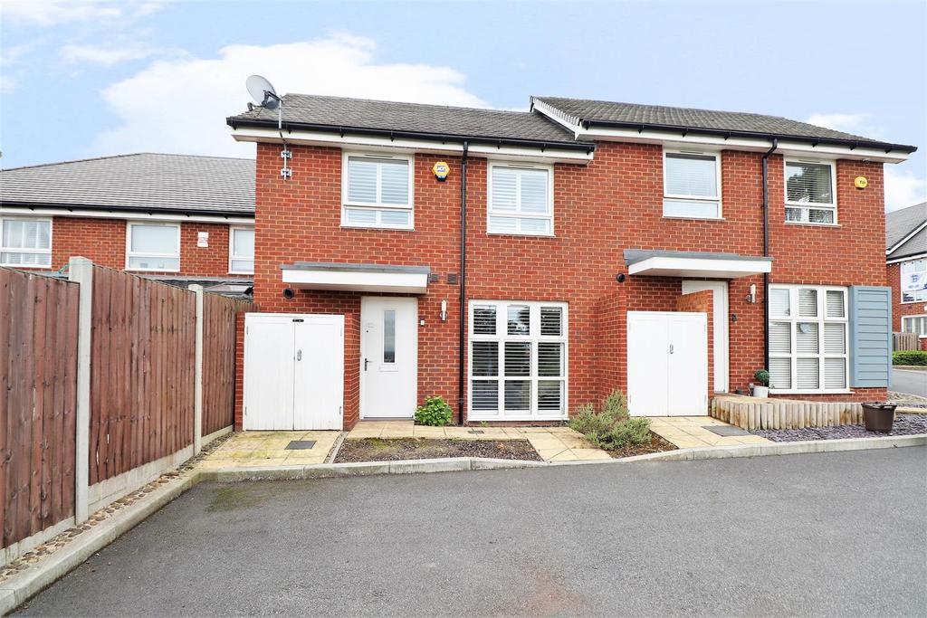 Morris Drive, Belvedere 2 bed end of terrace house £290,000