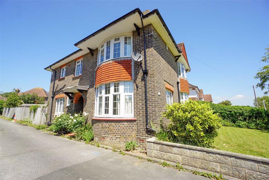 Holmesdale Road, Bexhillonsea, East Sussex 4 bed detached house £