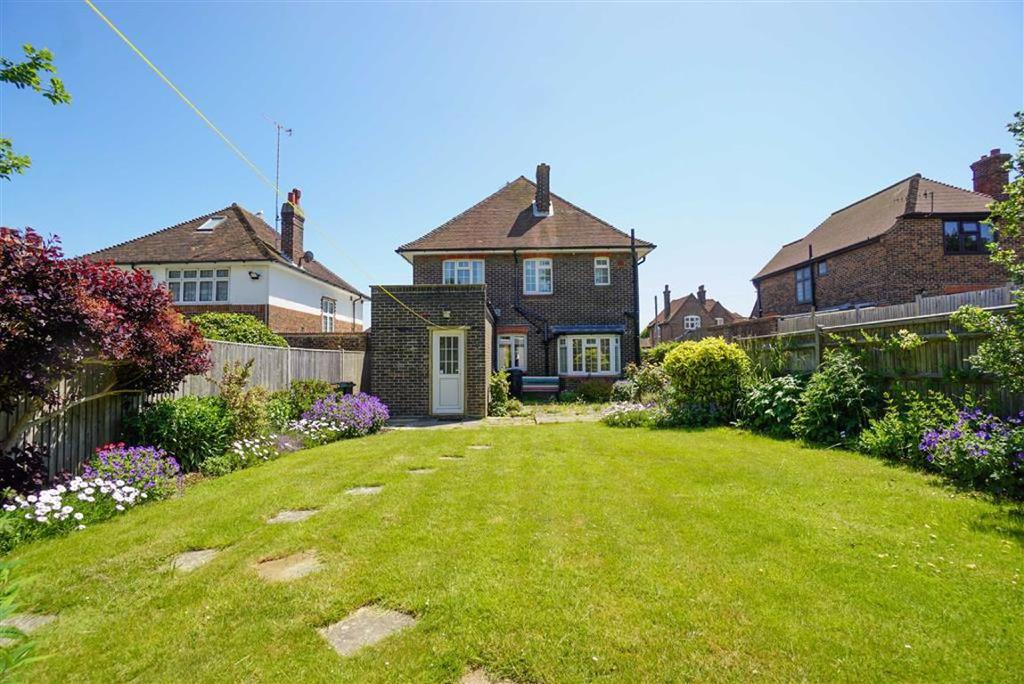 Holmesdale Road, Bexhillonsea, East Sussex 4 bed detached house £
