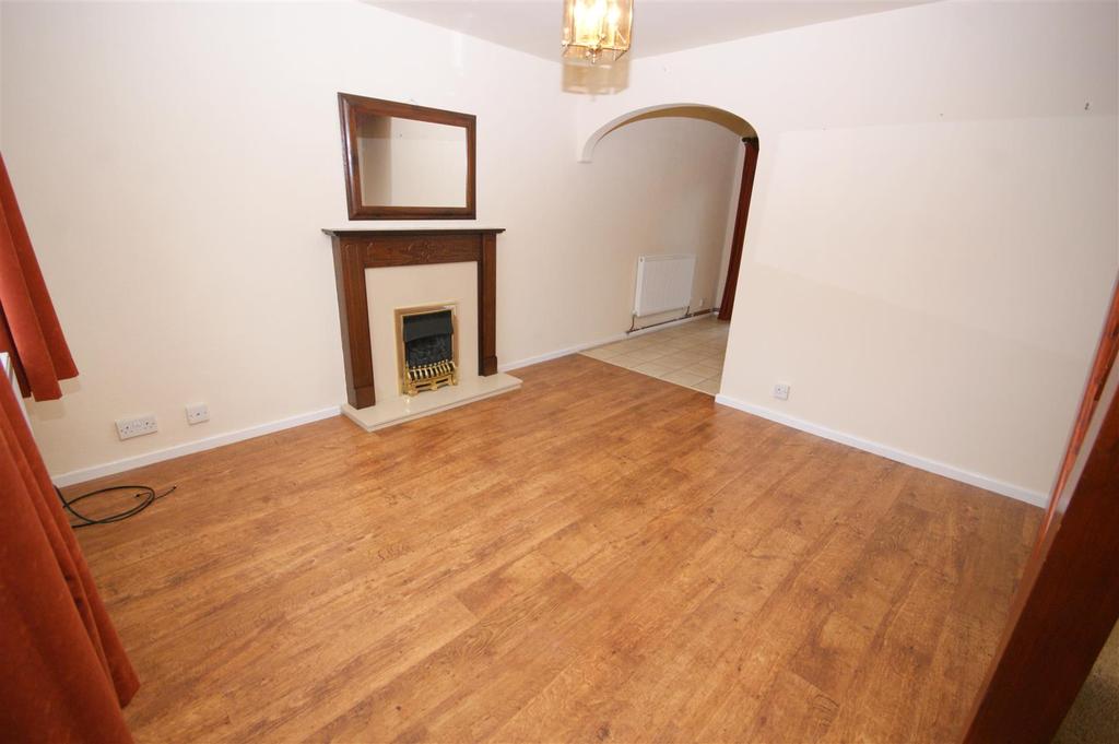 Newlands Close, Brighouse 2 bed townhouse £600 pcm (£138 pw)