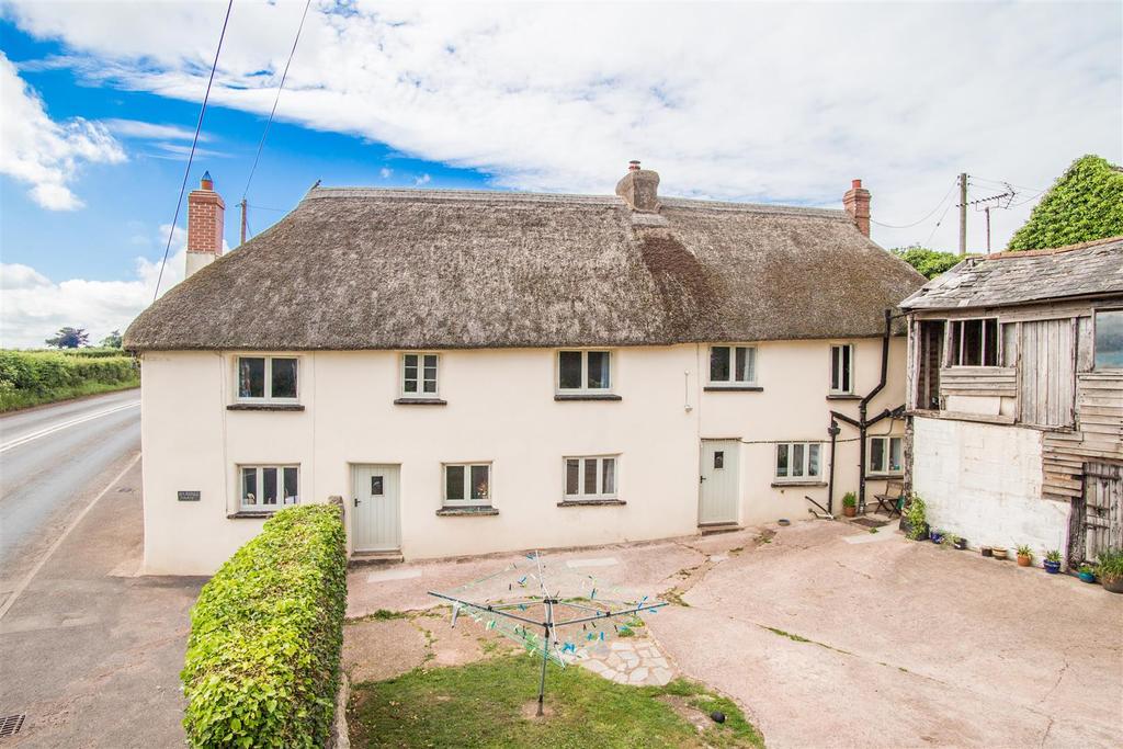 Knowle, Crediton 4 bed detached house £385,000