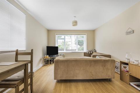 Flat 5, Vanborough Court Wellesley Road, Sutton, SM2 5BW