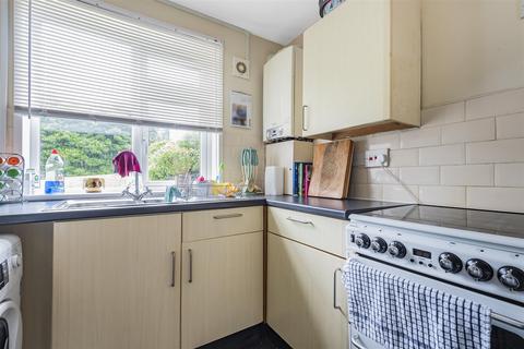 Flat 5, Vanborough Court Wellesley Road, Sutton, SM2 5BW