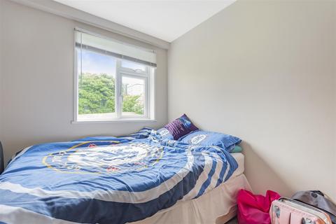 Flat 5, Vanborough Court Wellesley Road, Sutton, SM2 5BW