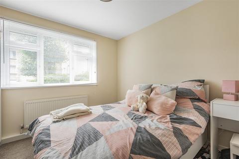 Flat 5, Vanborough Court Wellesley Road, Sutton, SM2 5BW