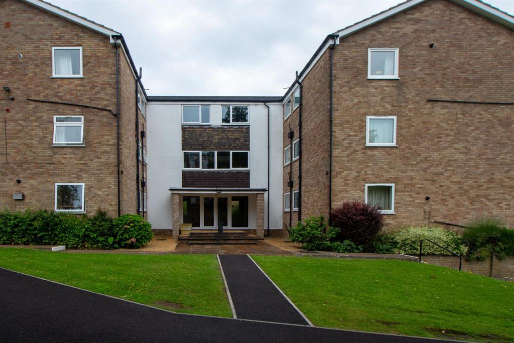 Oathall Road, Haywards Heath 2 bed flat £950 pcm (£219 pw)