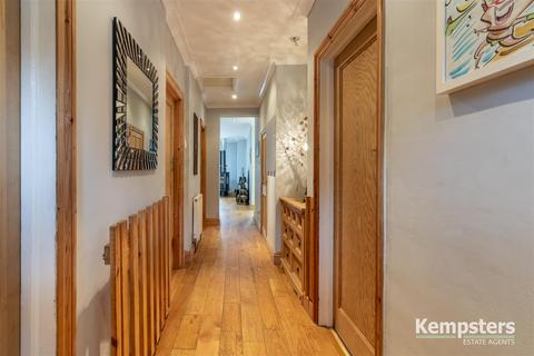140 Dock Road, Grays, RM17 6HD