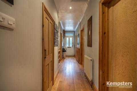 140 Dock Road, Grays, RM17 6HD